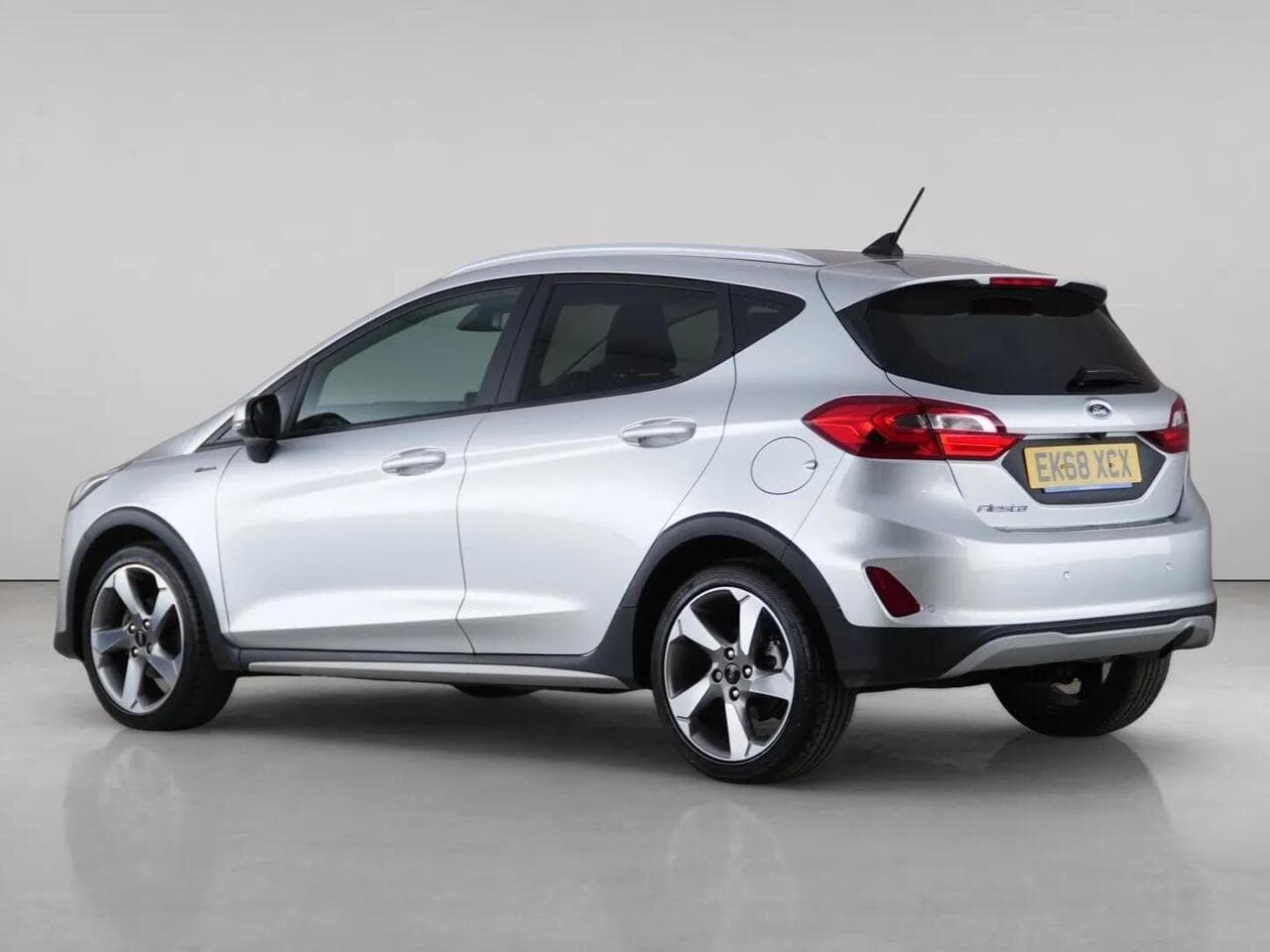 Ford Fiesta thumbnail Rear Left