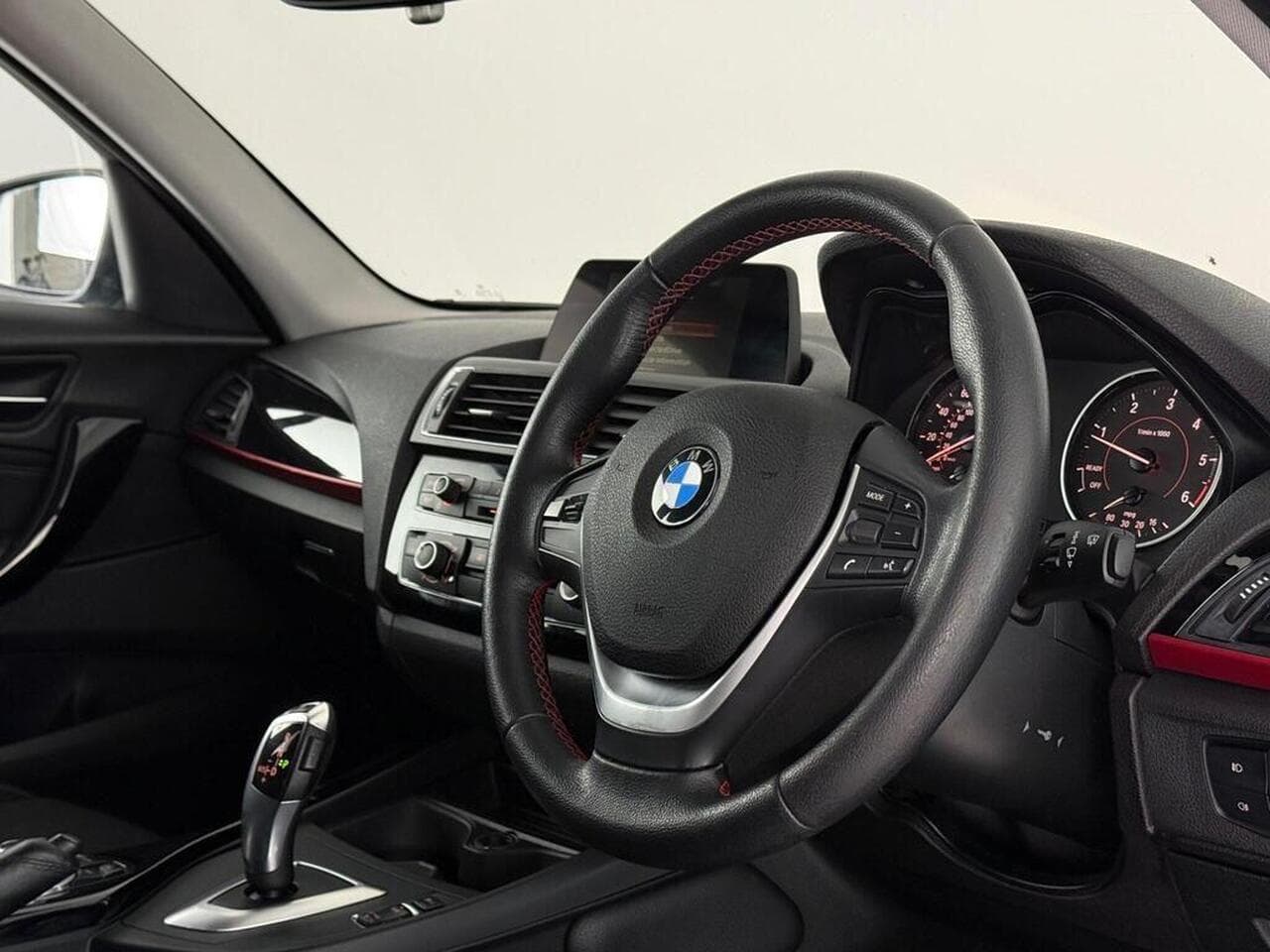 BMW 1 Series thumbnail Interior Front