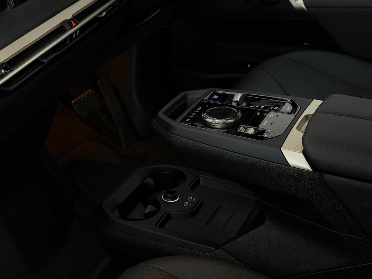 BMW iX thumbnail Misc Controls