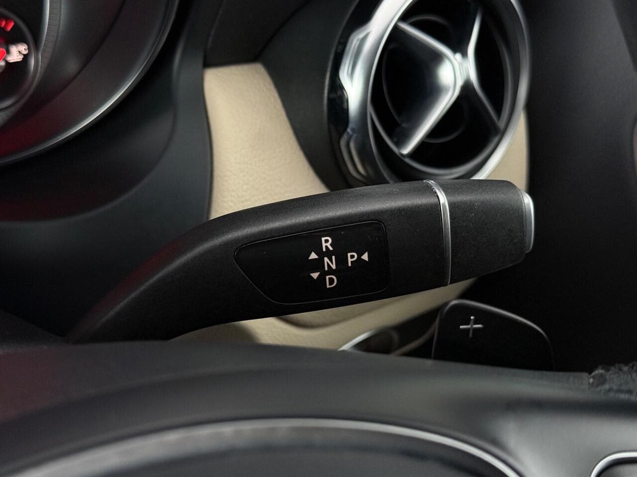 Mercedes-Benz GLA thumbnail Misc Controls