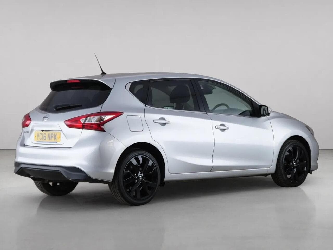 Nissan Pulsar thumbnail Rear Right