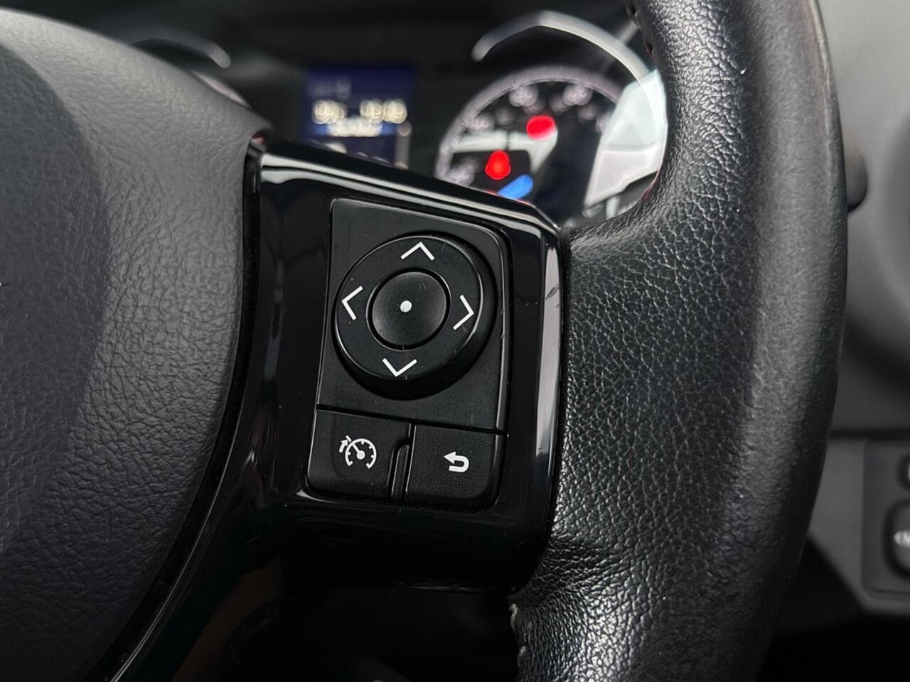 Toyota Yaris thumbnail Misc Controls