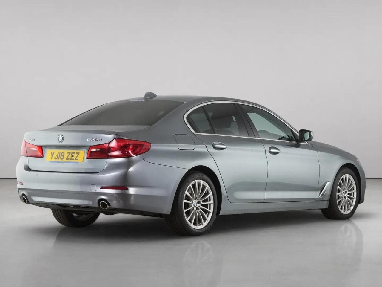 BMW 5 Series thumbnail Rear Right