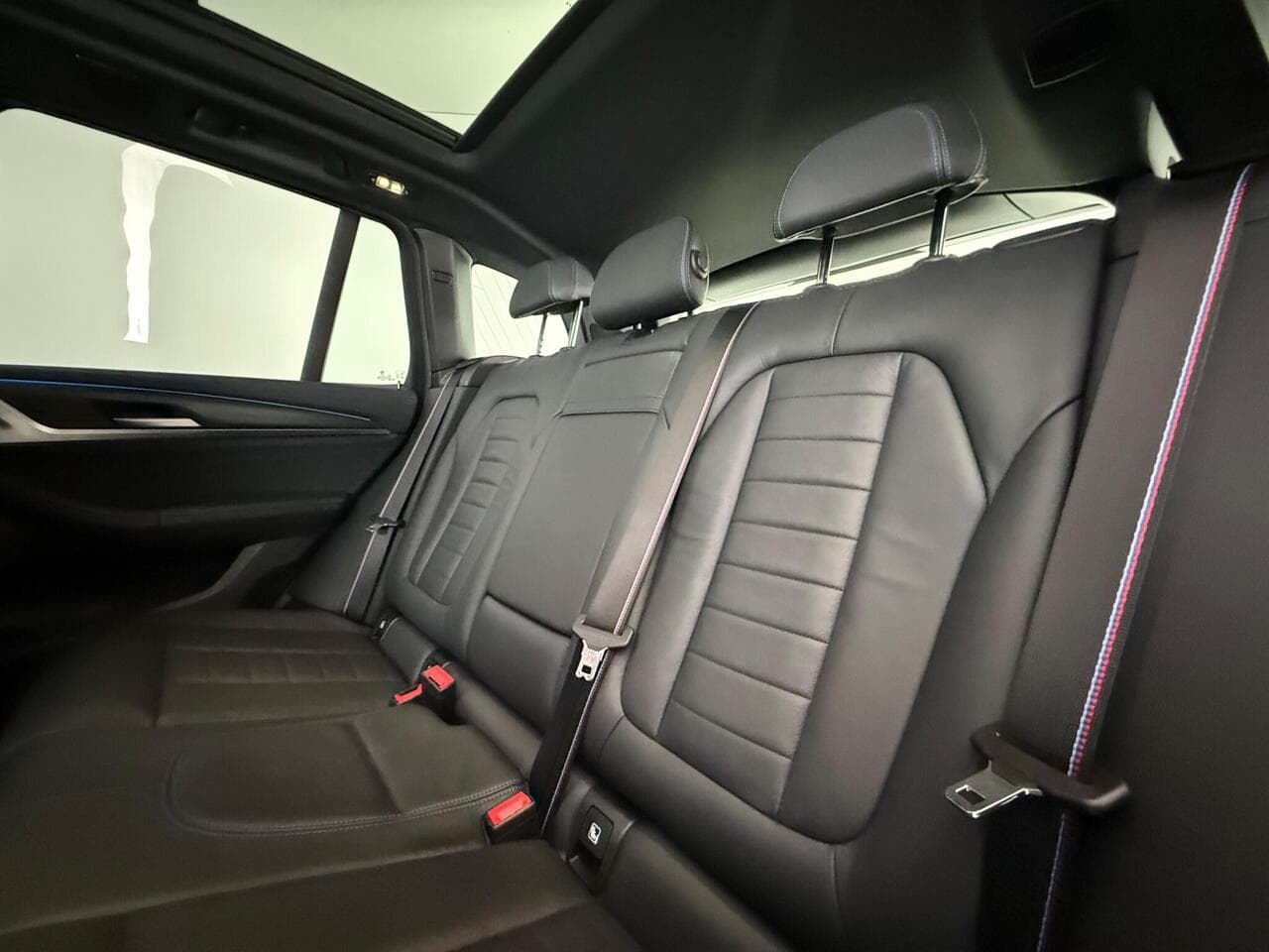 BMW iX3 thumbnail Seats Rear