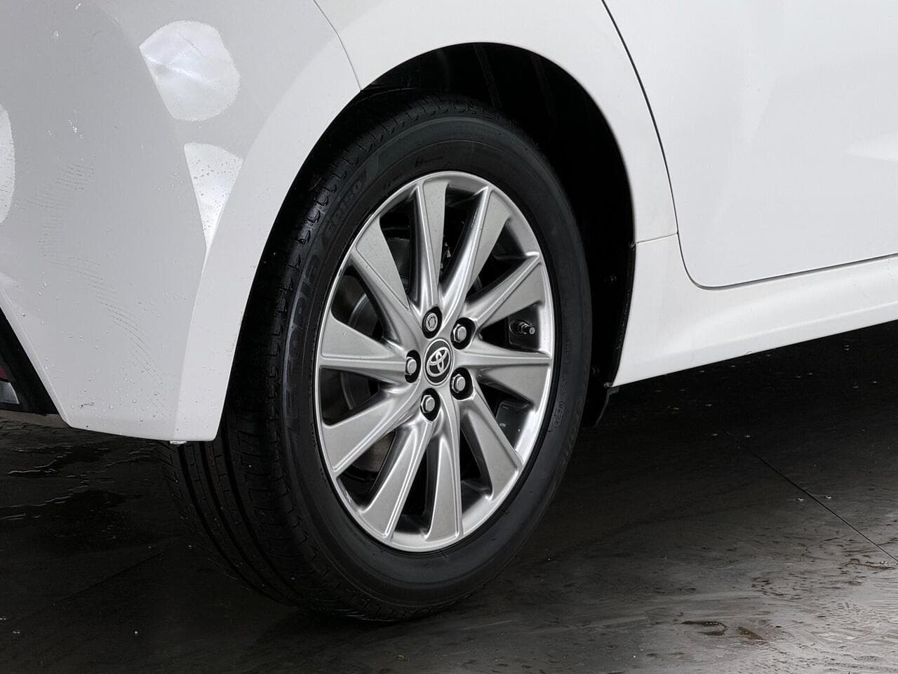 Toyota Yaris thumbnail Wheel