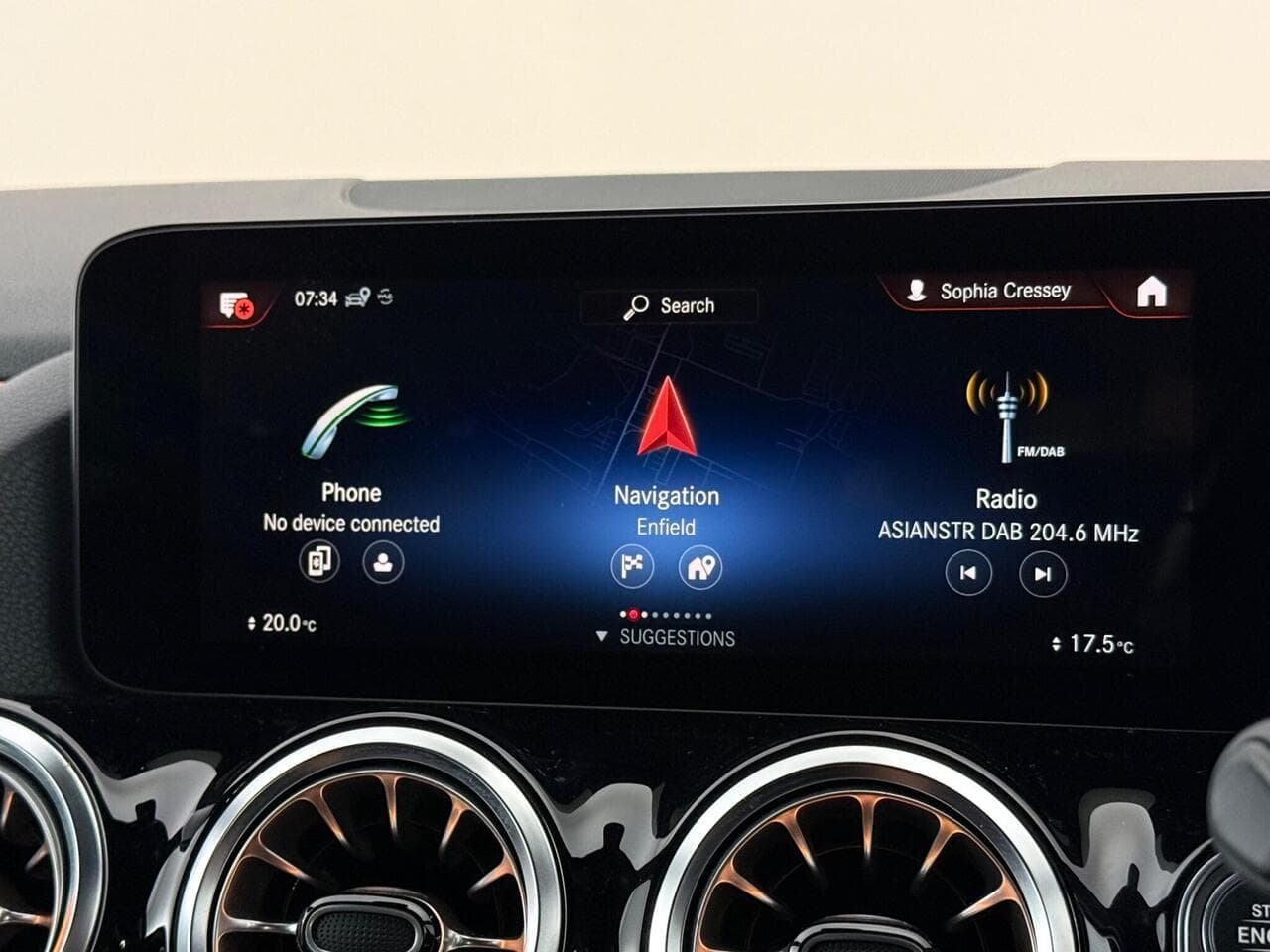 Mercedes-Benz GLA thumbnail Infotainment System
