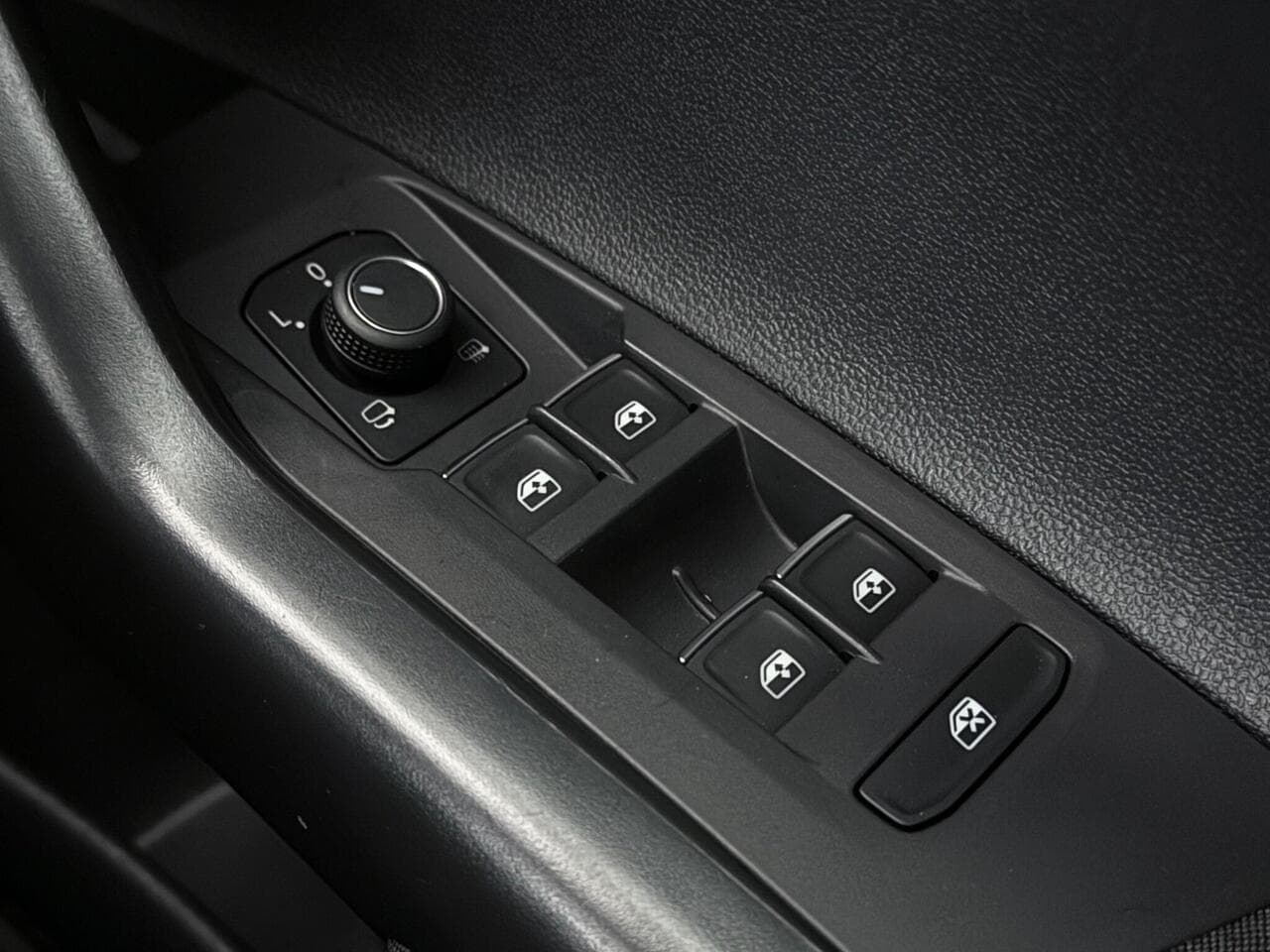 Volkswagen Taigo thumbnail Misc Controls