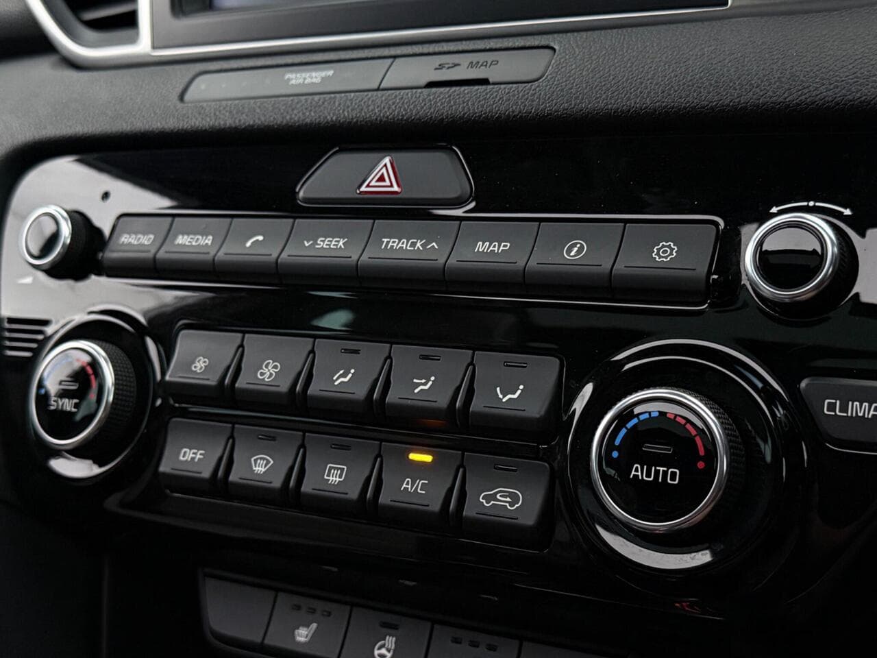 Kia Sportage thumbnail Interior Front