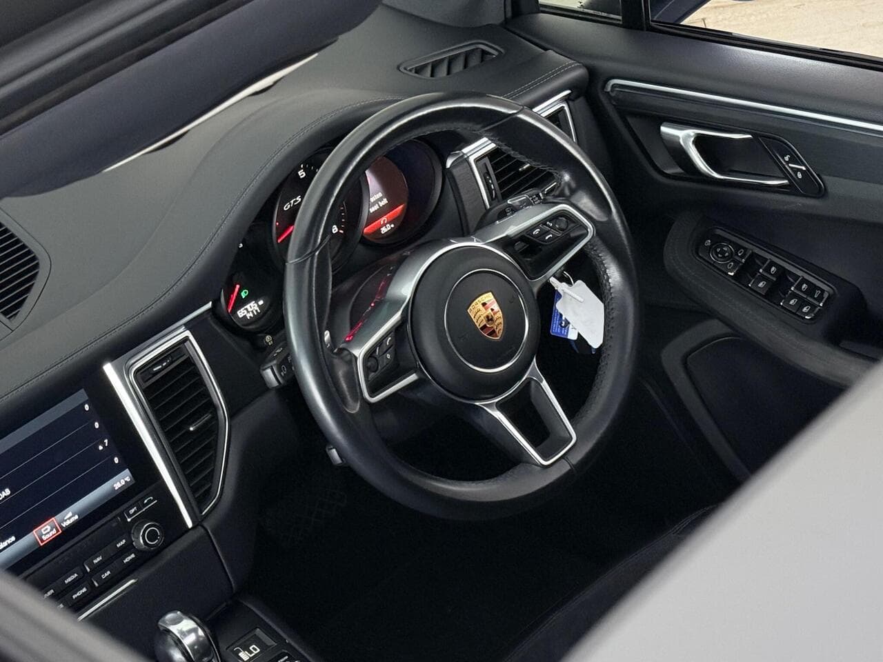 Porsche Macan thumbnail Inconclusive