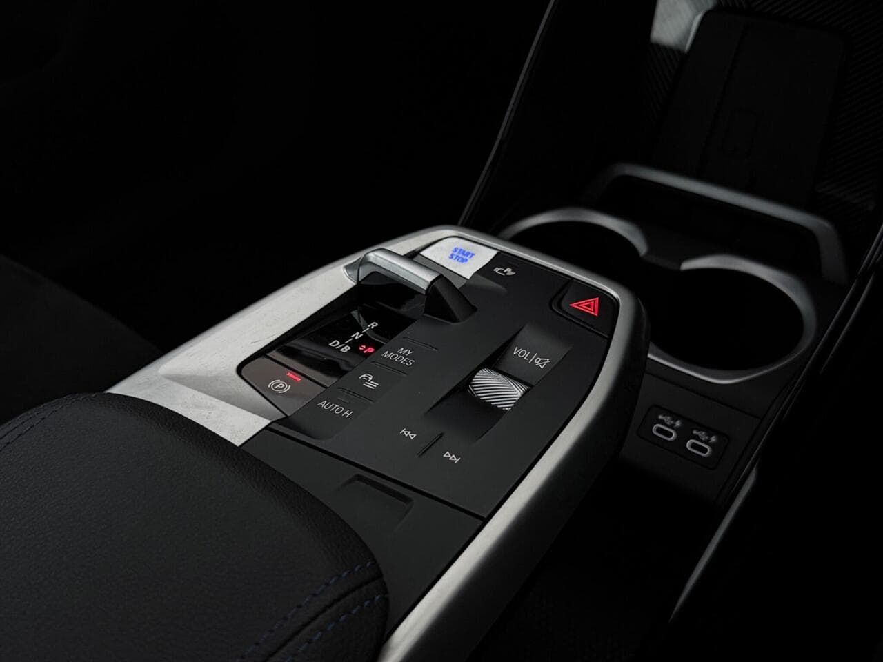 BMW iX1 thumbnail Interior Front