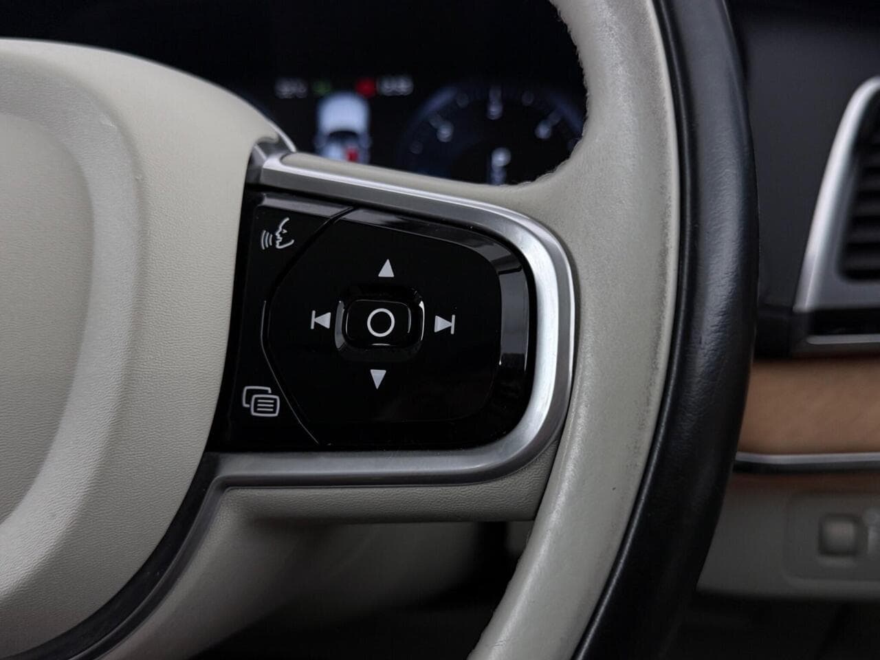 Volvo XC90 thumbnail Misc Controls