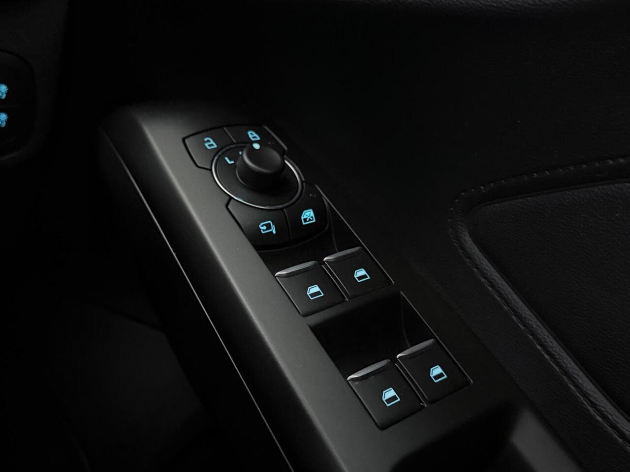 Ford Focus thumbnail Misc Controls