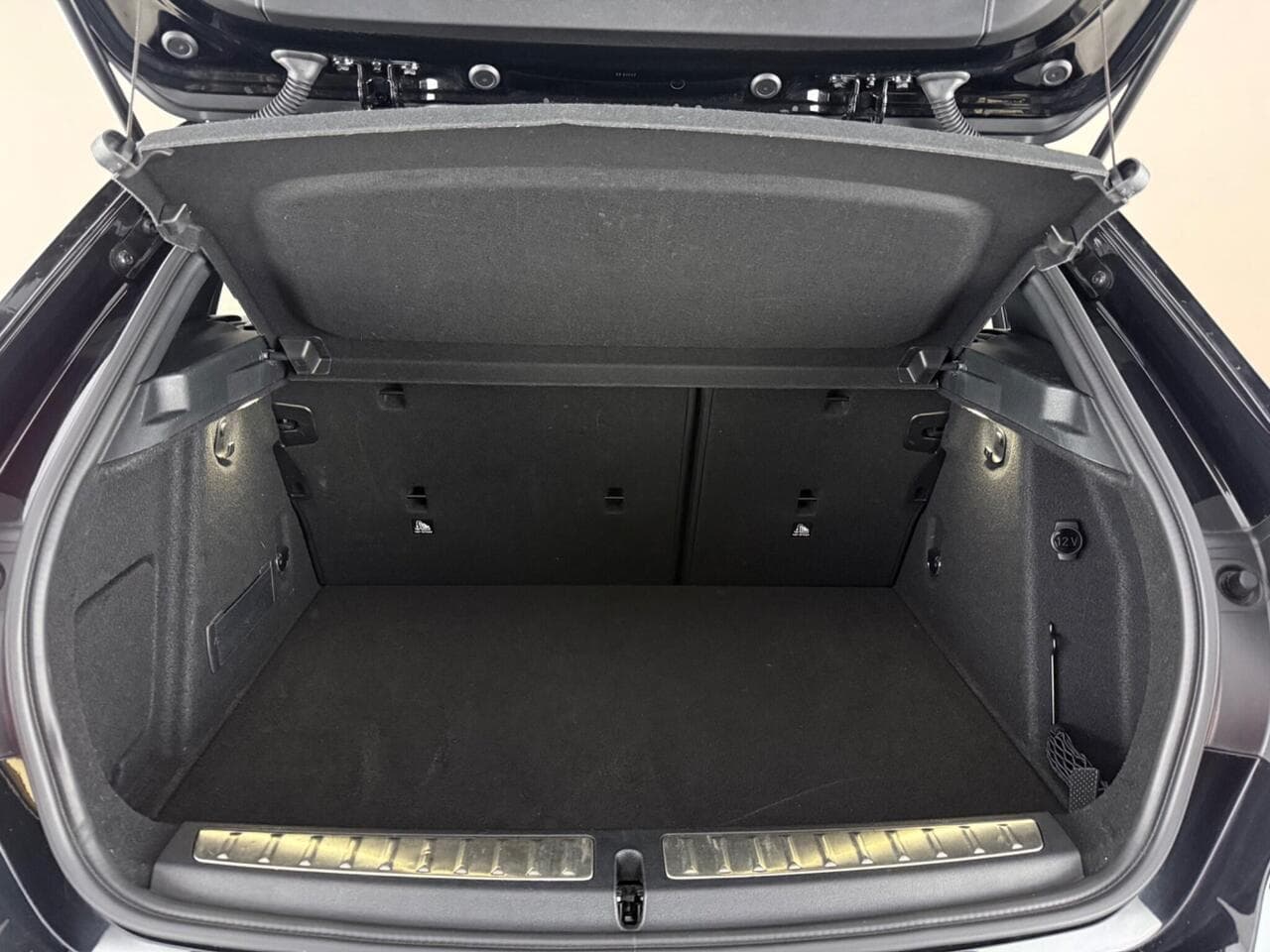 BMW 1 Series thumbnail Boot