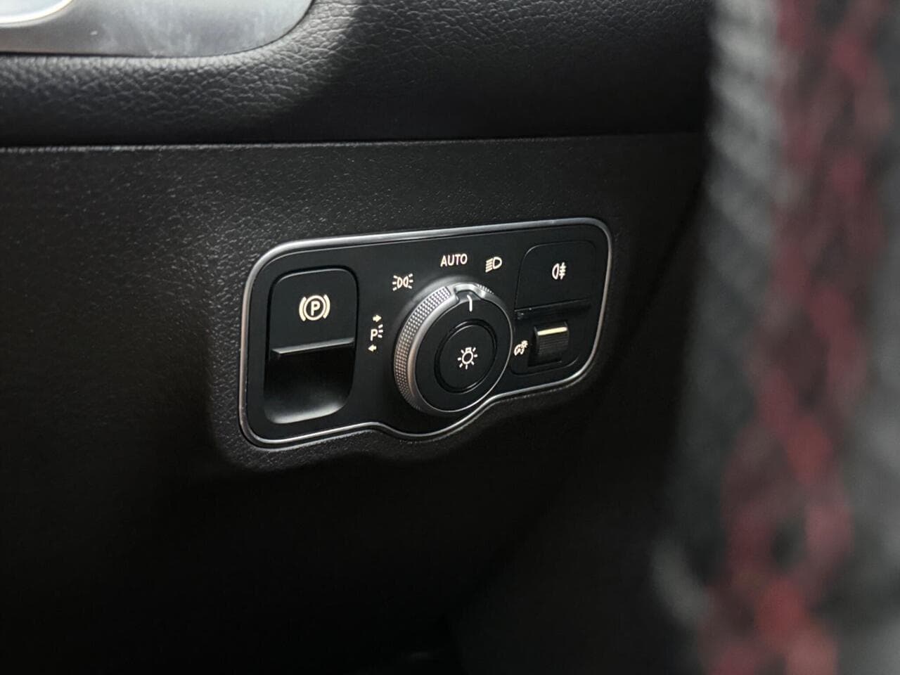 Mercedes-Benz GLB thumbnail Misc Controls