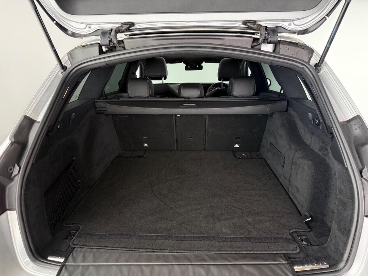 Mercedes-Benz E Class thumbnail Boot