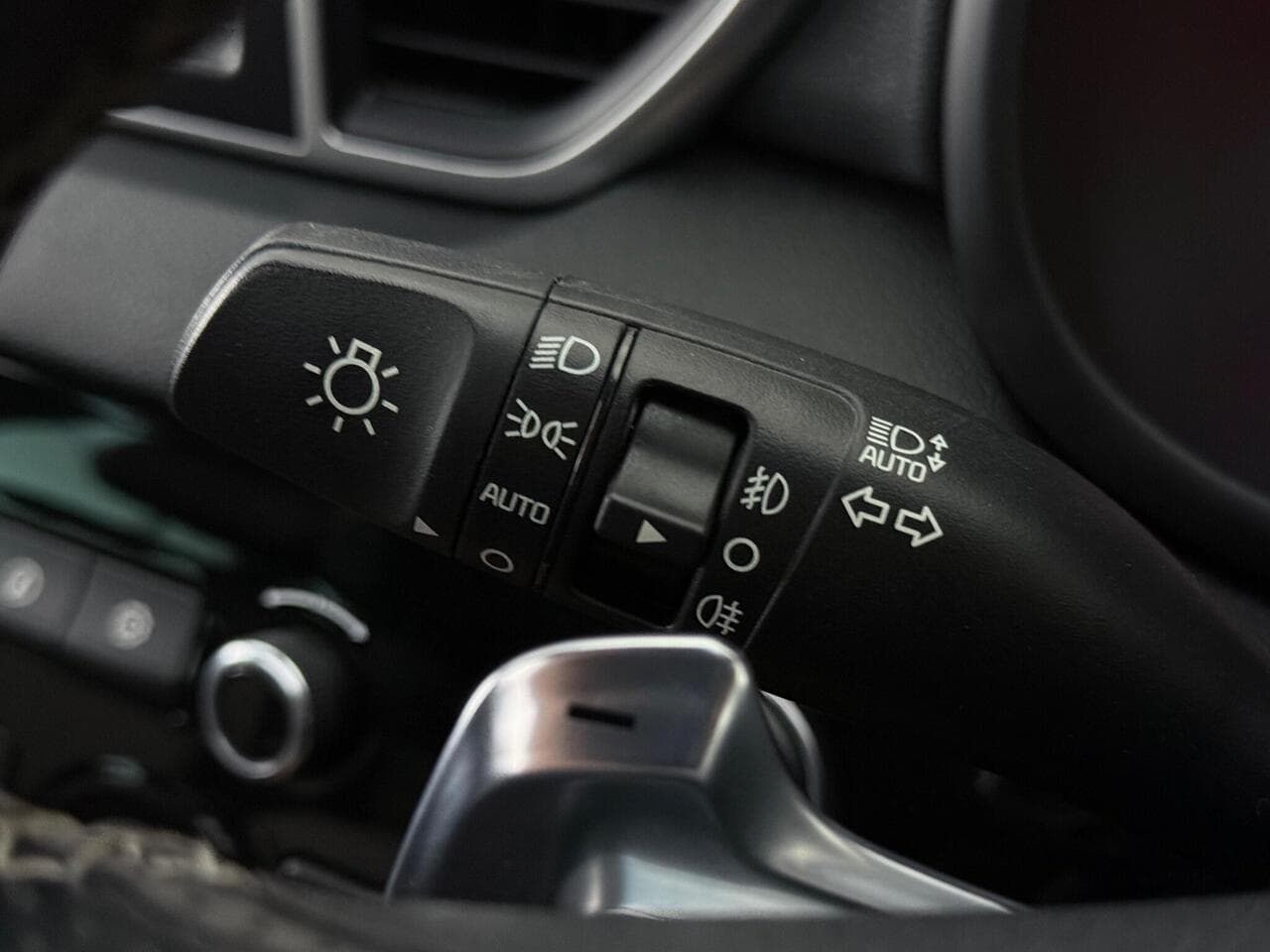 Kia Sportage thumbnail Misc Controls