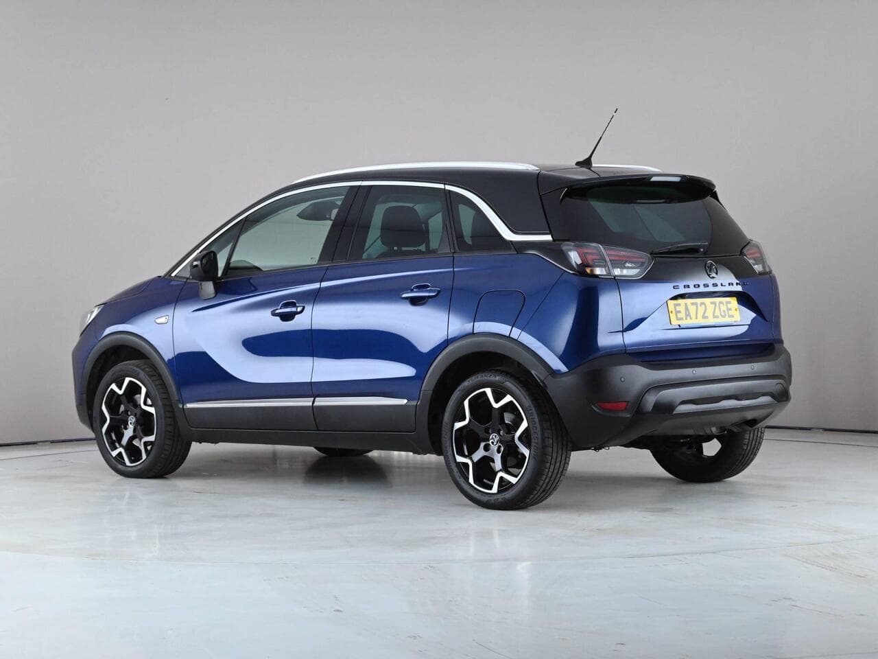 Vauxhall Crossland thumbnail Side Left