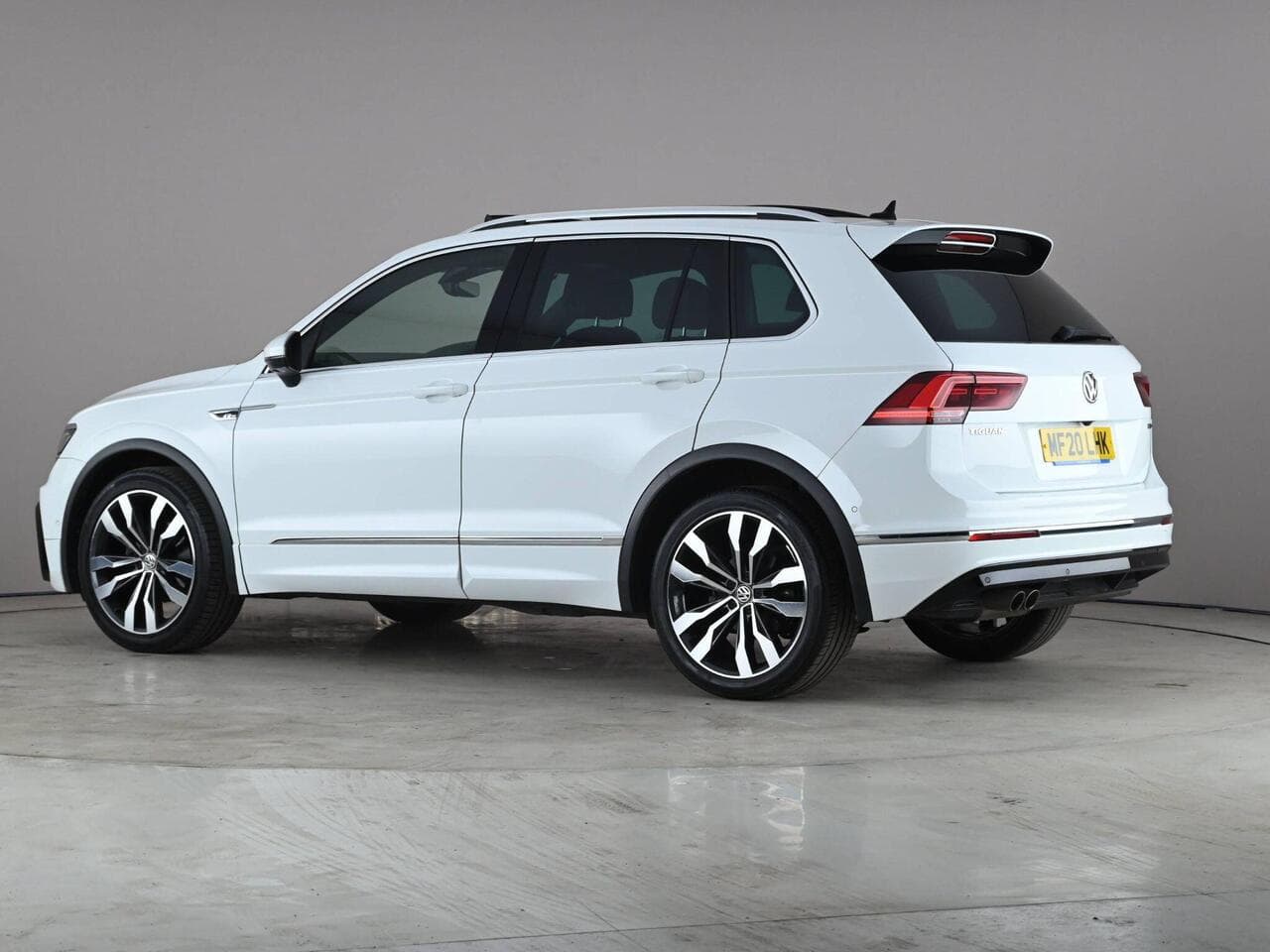 Volkswagen Tiguan thumbnail Side Left