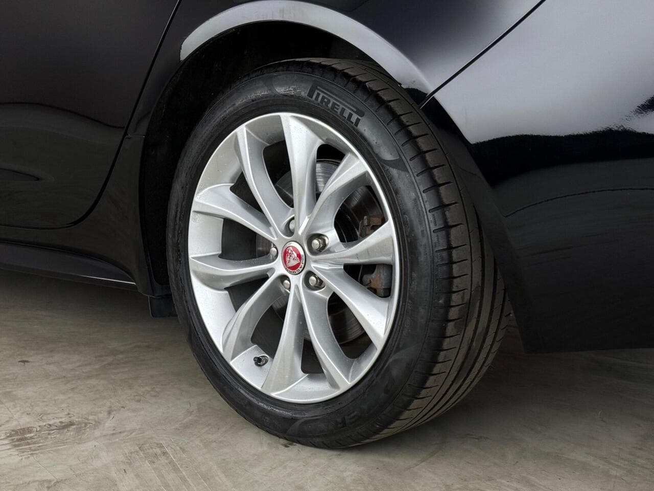 Jaguar XF thumbnail Wheel