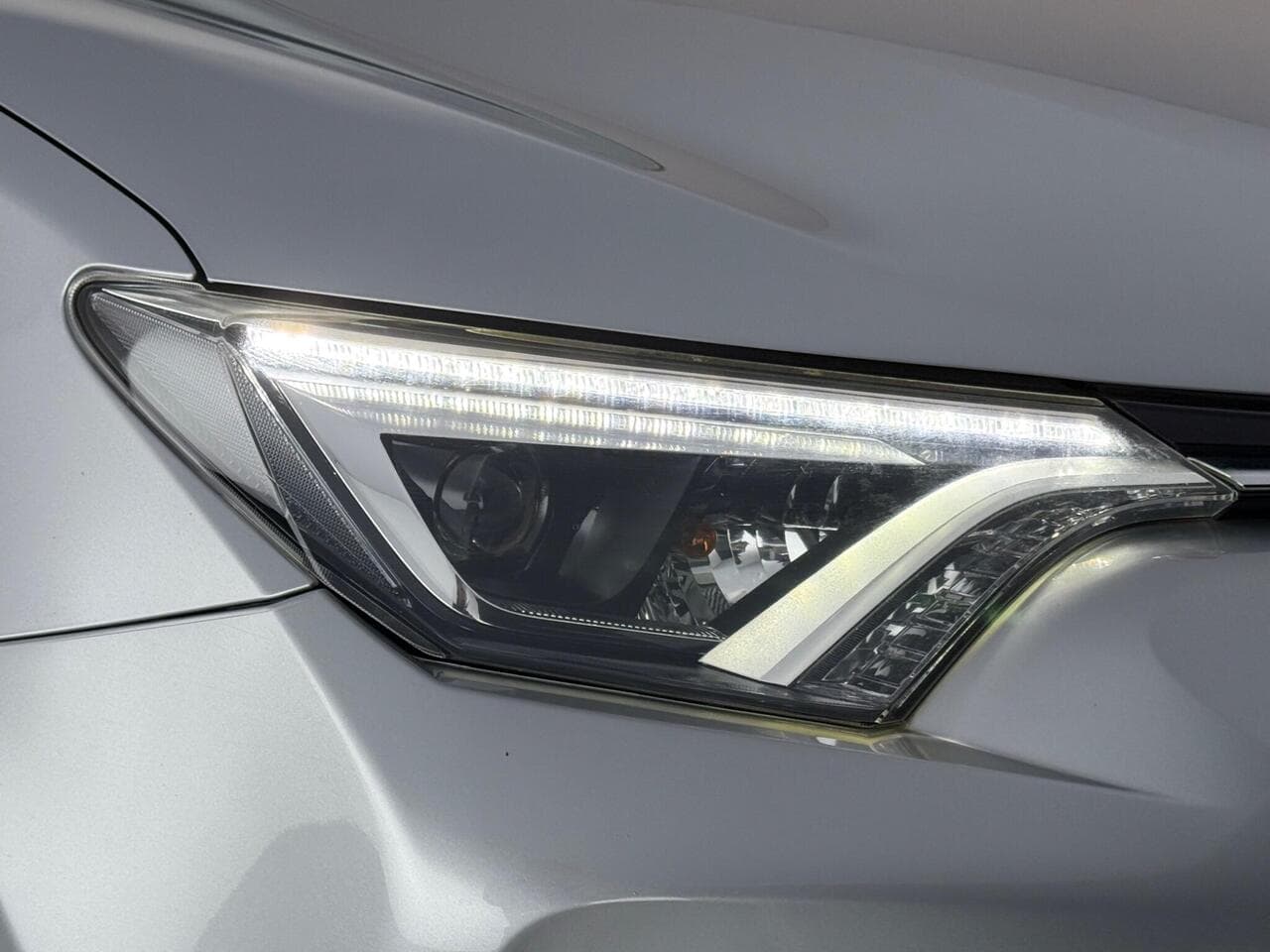 Toyota RAV4 thumbnail Misc Controls