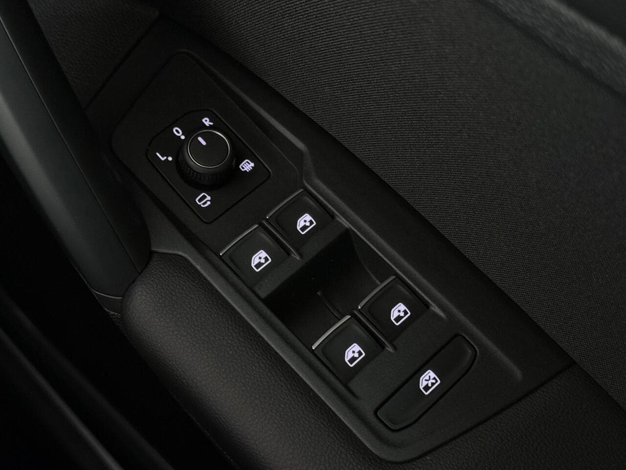 Volkswagen Tiguan thumbnail Misc Controls