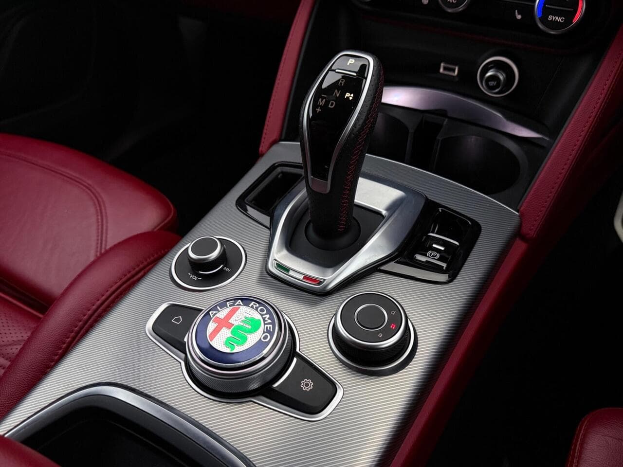 Alfa Romeo Stelvio thumbnail Interior Front