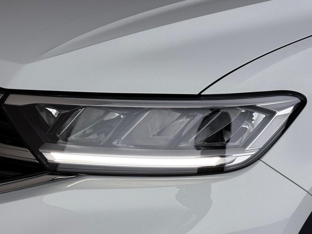 Volkswagen T-Roc thumbnail Lights Front