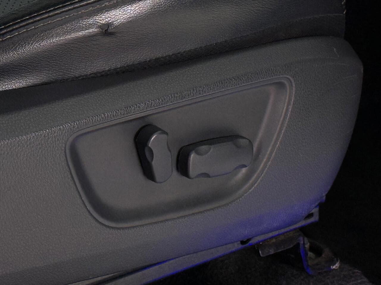 Mitsubishi L200 thumbnail Misc Controls