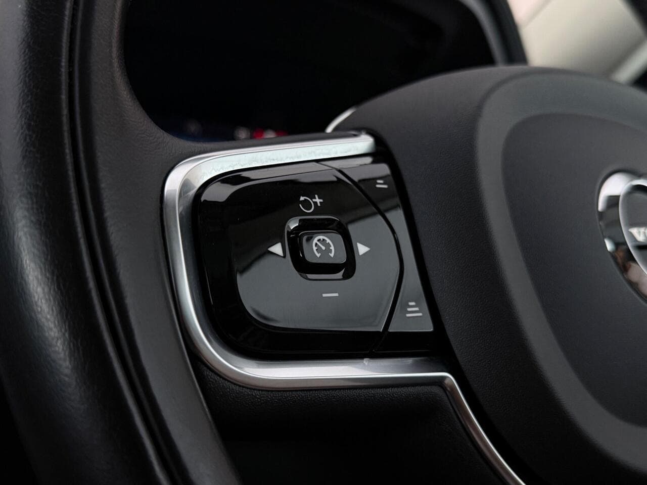 Volvo XC60 thumbnail Misc Controls