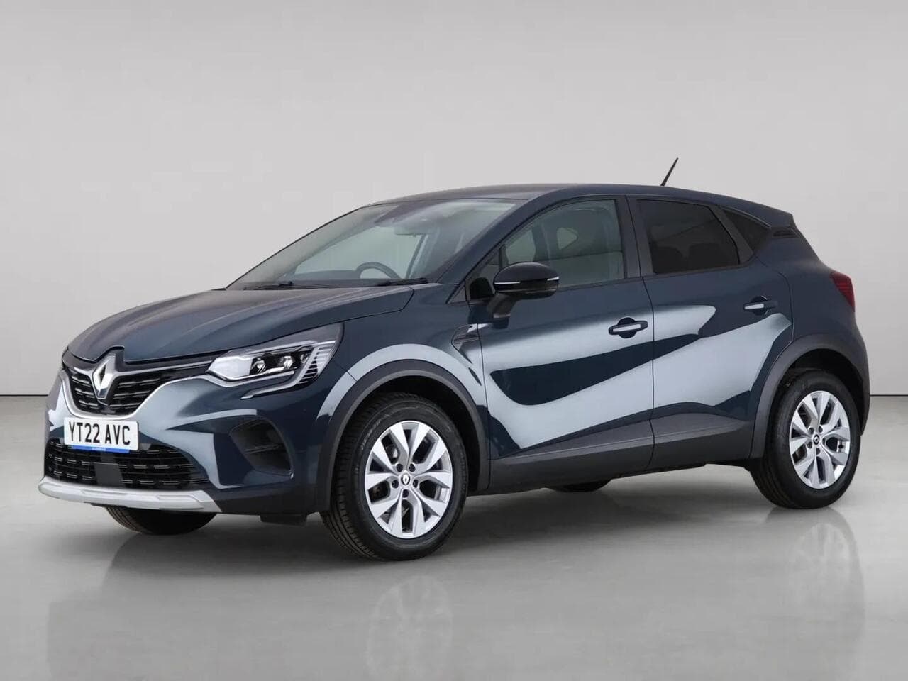 Renault Captur thumbnail Front Left