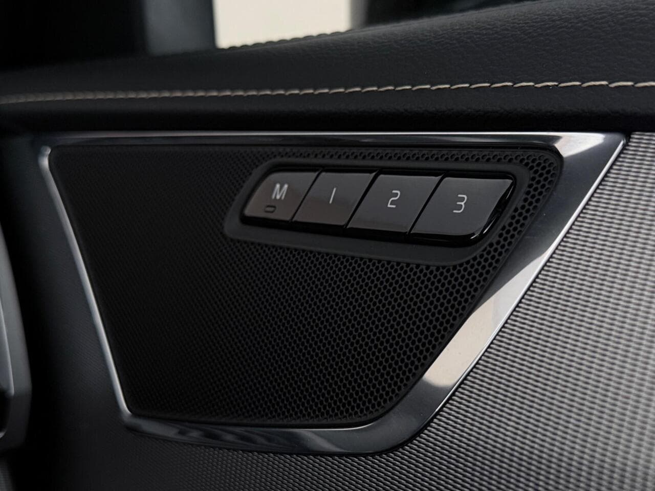 Volvo XC90 thumbnail Misc Controls