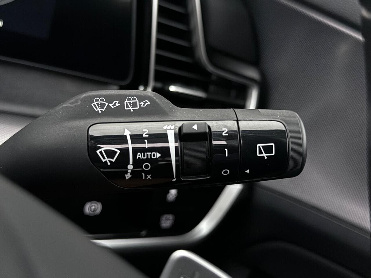 Kia Sportage thumbnail Misc Controls