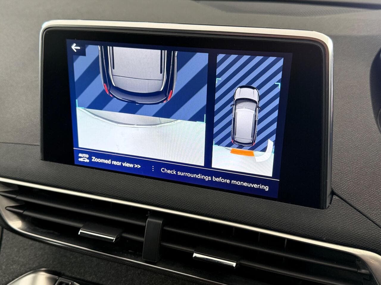 Peugeot 3008 thumbnail Infotainment System