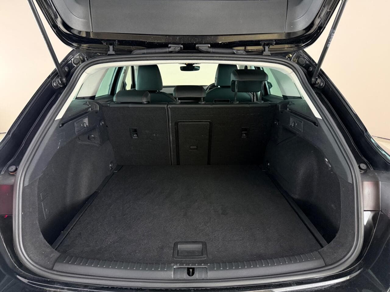 SEAT Leon thumbnail Boot