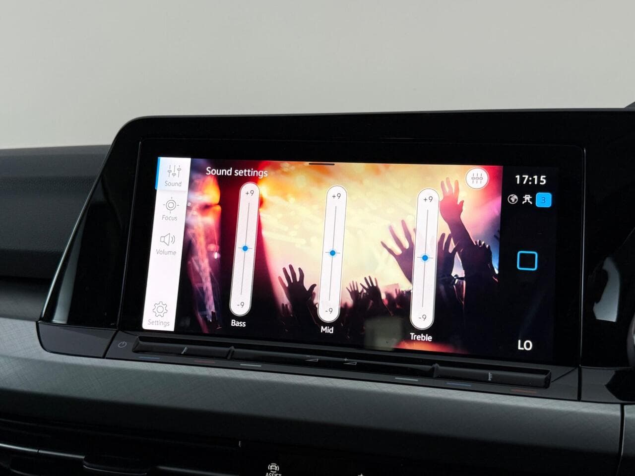 Volkswagen Golf thumbnail Infotainment System