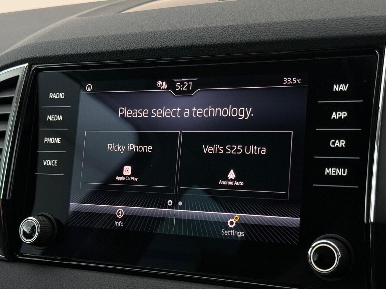 Skoda Karoq thumbnail Infotainment System