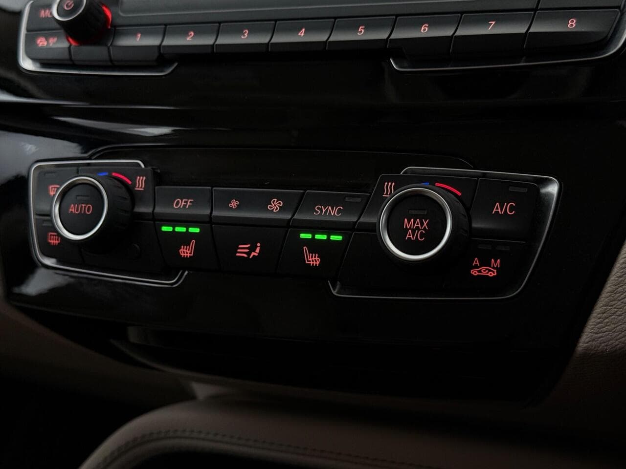 BMW X1 thumbnail Interior Front