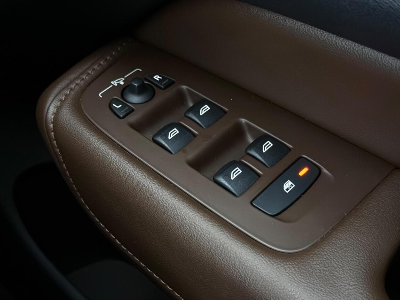 Volvo XC60 thumbnail Misc Controls