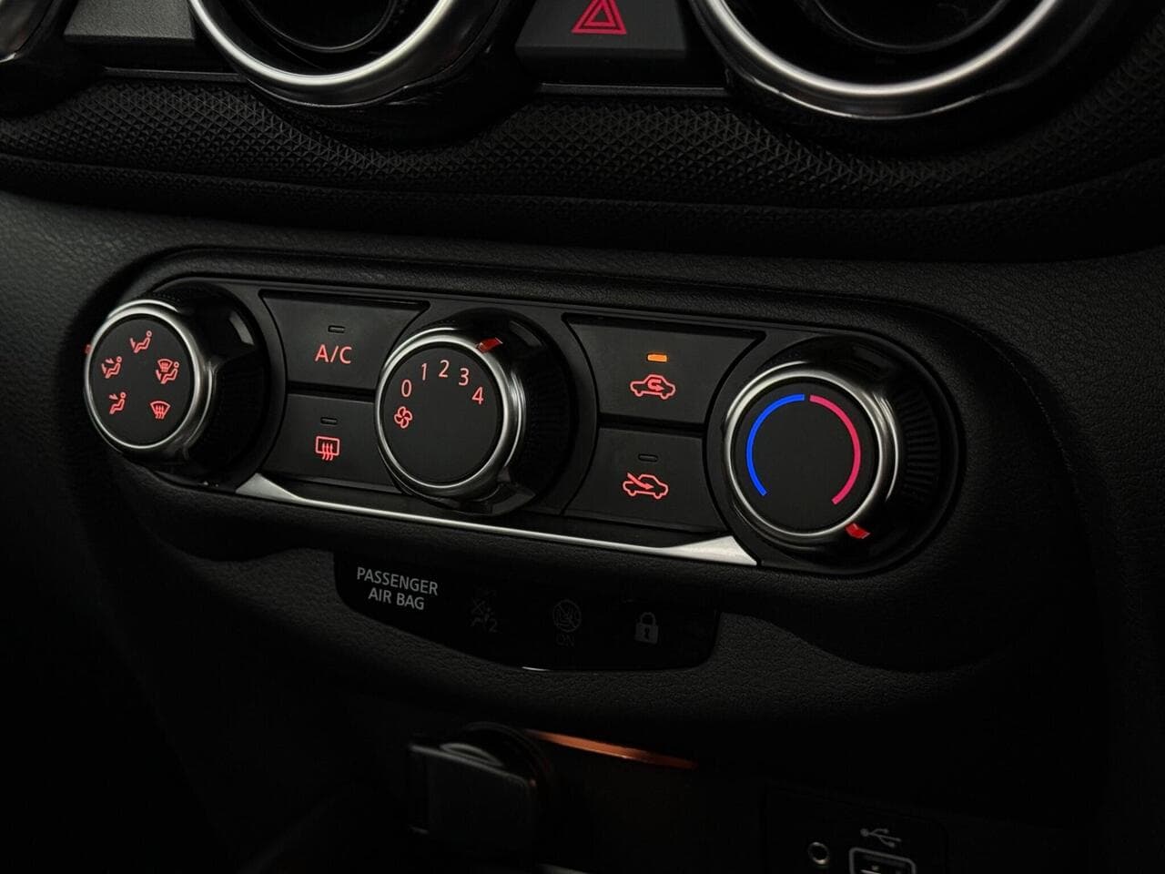 Nissan Juke thumbnail Misc Controls
