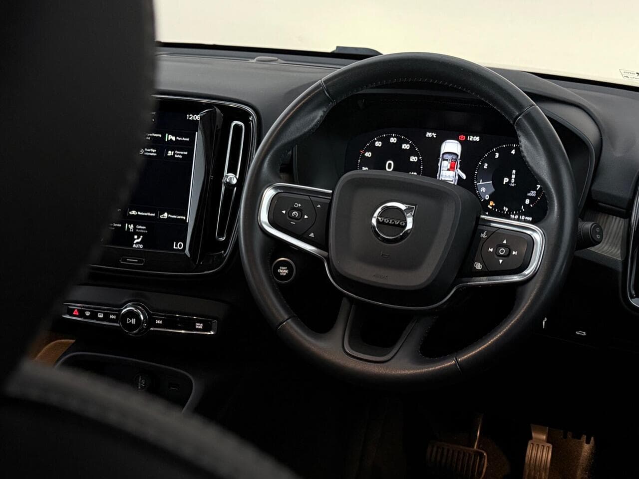 Volvo XC40 thumbnail Steering Wheel