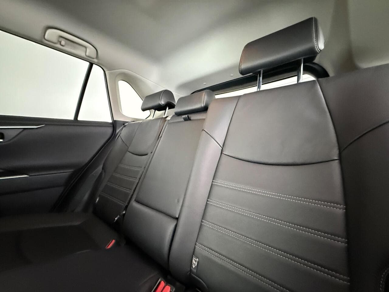 Toyota RAV4 thumbnail Seats Rear