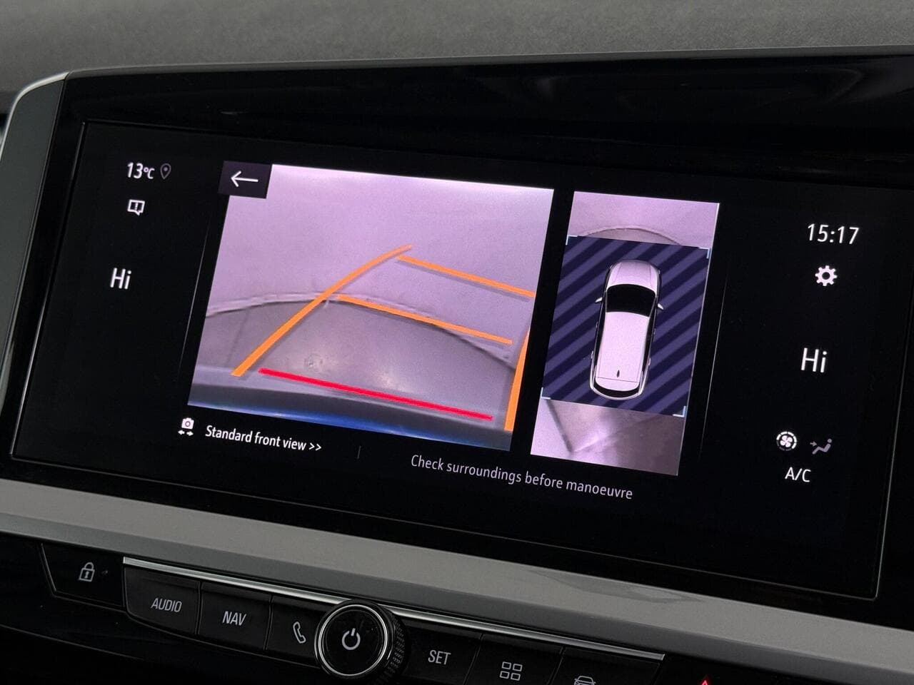 Vauxhall Grandland thumbnail Infotainment System