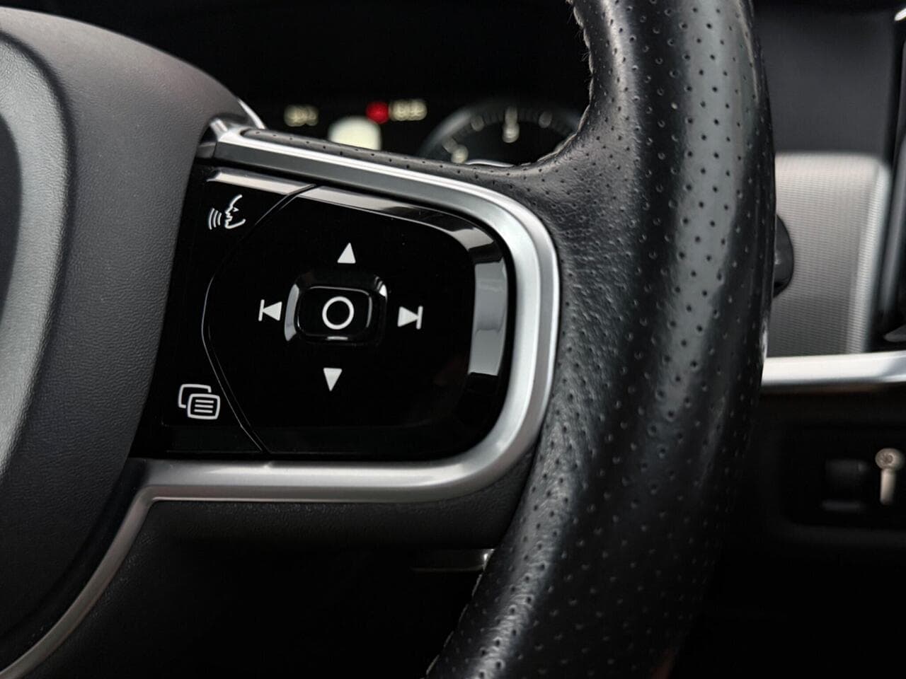 Volvo V90 thumbnail Misc Controls