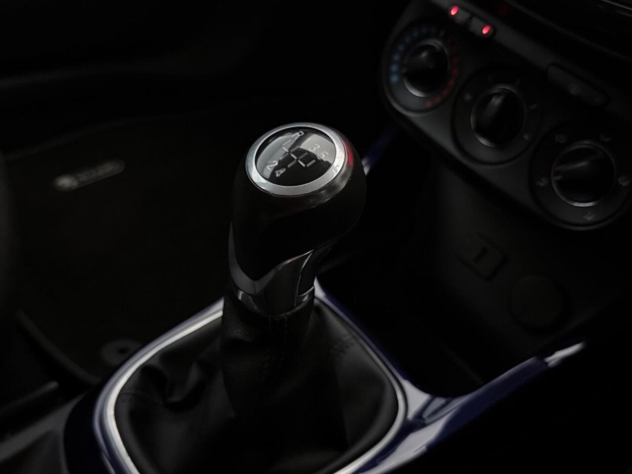 Vauxhall ADAM thumbnail Interior Front