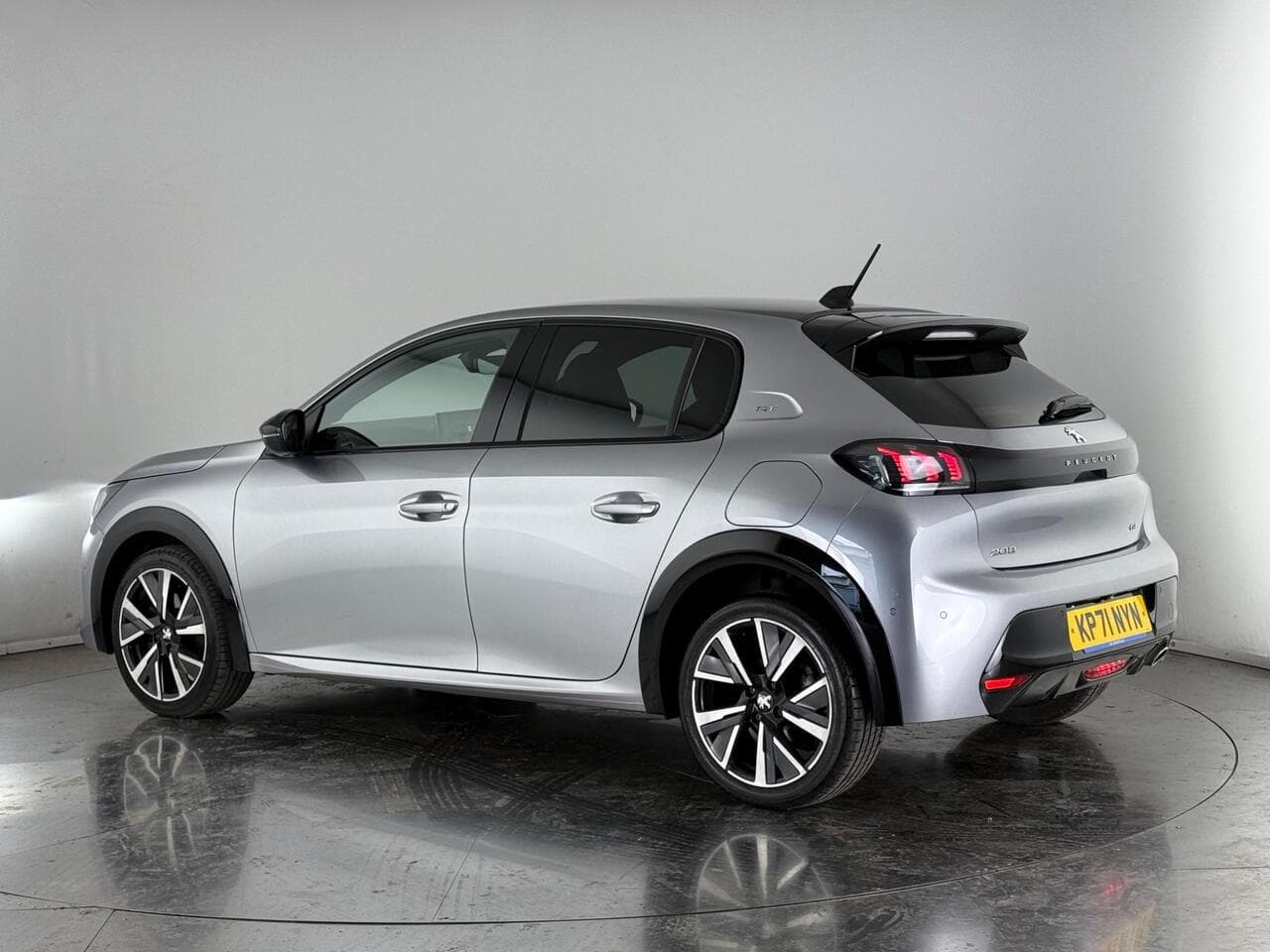 Peugeot 208 thumbnail Rear Left