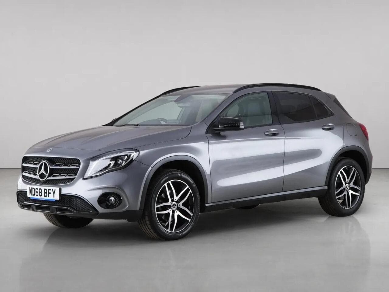 Mercedes-Benz GLA thumbnail Front Left