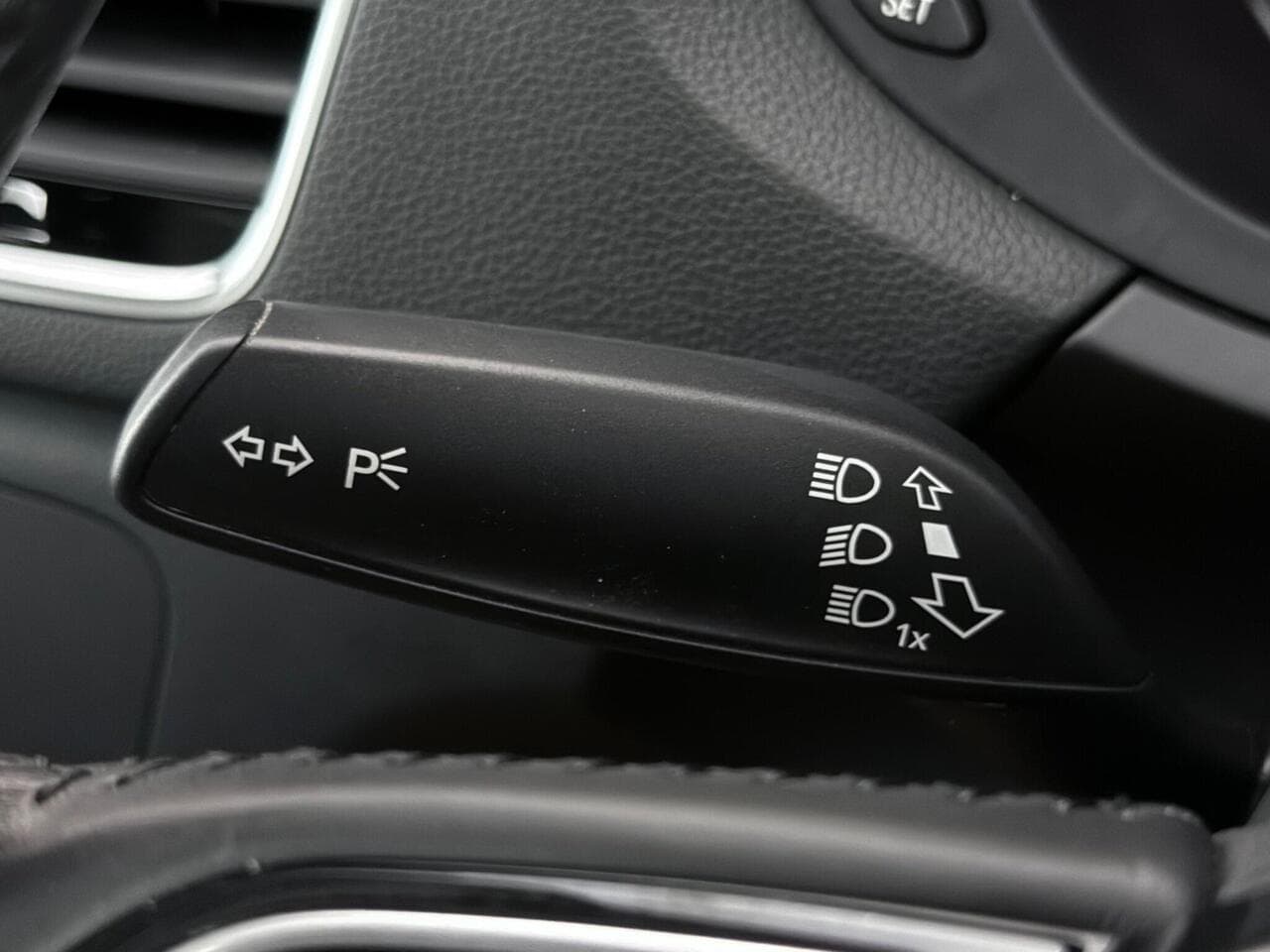 Audi Q3 thumbnail Misc Controls
