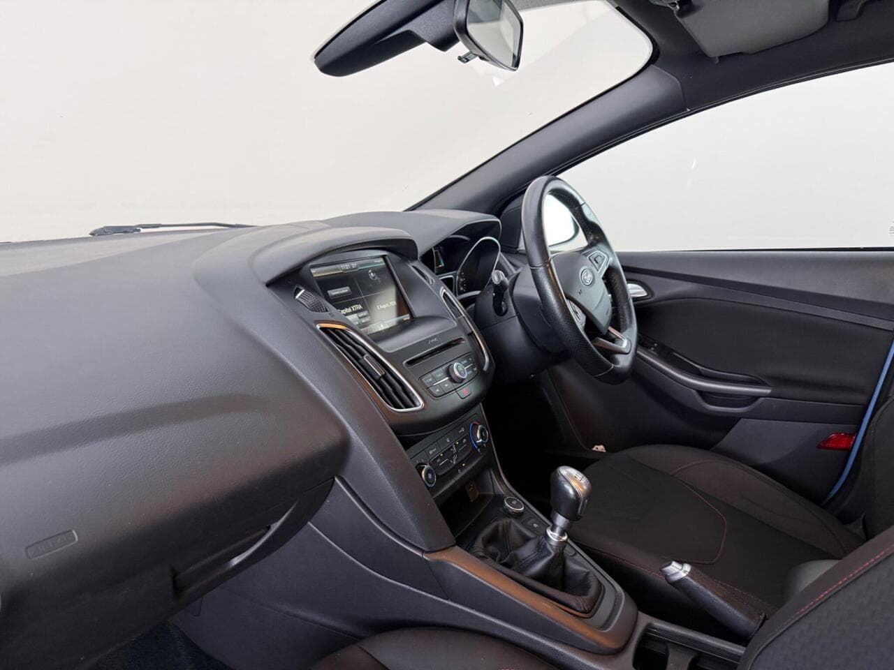 Ford Focus thumbnail Interior Front