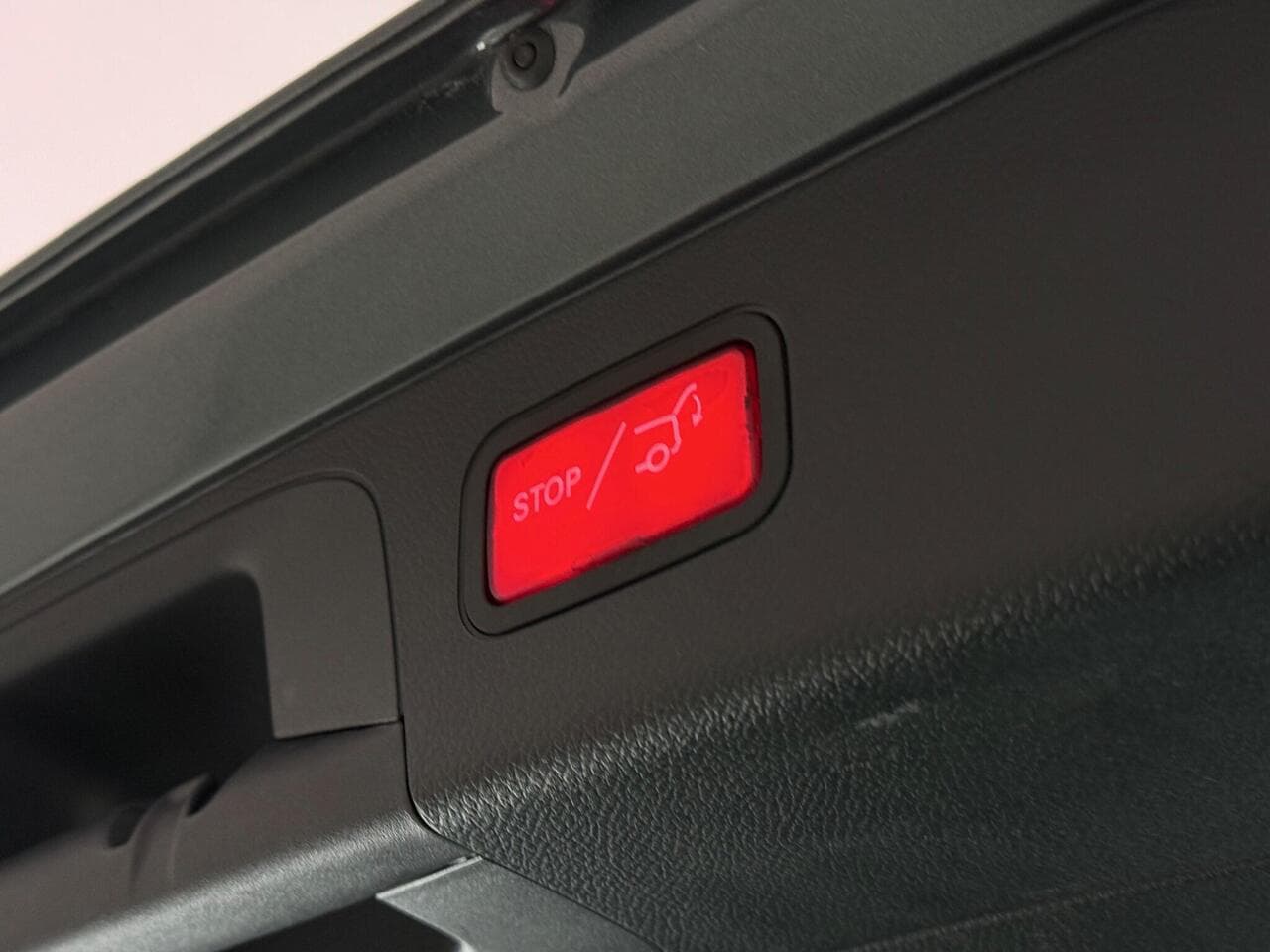 Mercedes-Benz GLC thumbnail Misc Controls