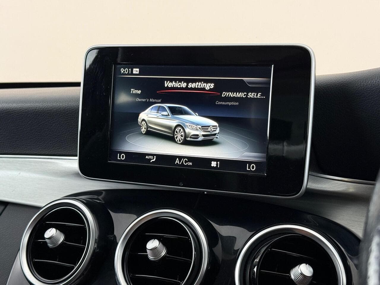 Mercedes-Benz C Class thumbnail Infotainment System